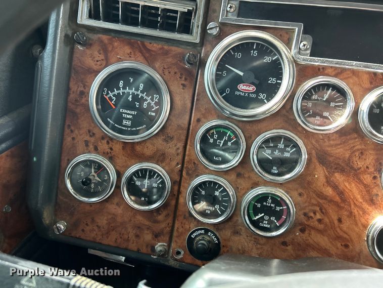 image for item EK4163 2000 Peterbilt 379 semi truck