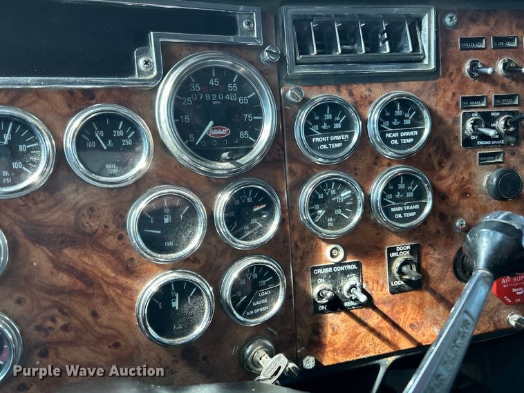 image for item EK4163 2000 Peterbilt 379 semi truck