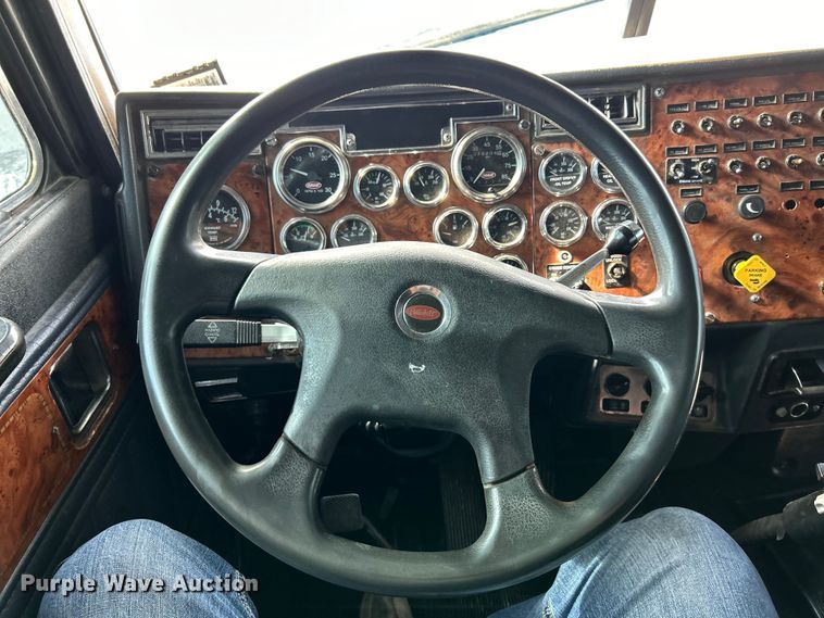 image for item EK4163 2000 Peterbilt 379 semi truck