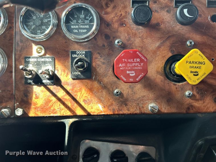 image for item EK4163 2000 Peterbilt 379 semi truck