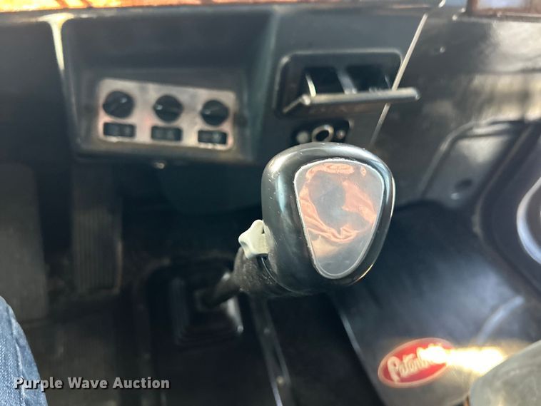 image for item EK4163 2000 Peterbilt 379 semi truck