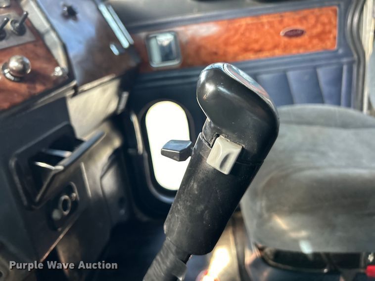 image for item EK4163 2000 Peterbilt 379 semi truck