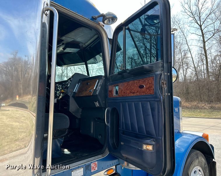 image for item EK4163 2000 Peterbilt 379 semi truck