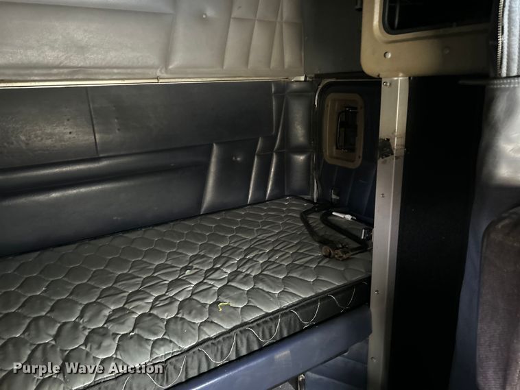 image for item EK4163 2000 Peterbilt 379 semi truck