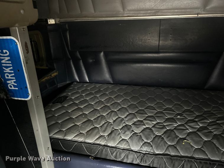 image for item EK4163 2000 Peterbilt 379 semi truck