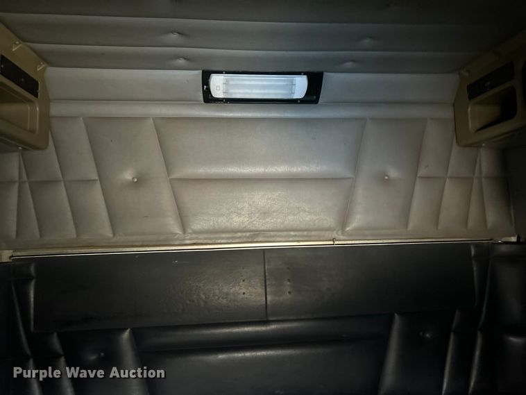 image for item EK4163 2000 Peterbilt 379 semi truck