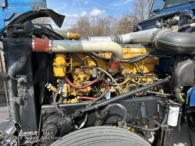 image for item EK4163 2000 Peterbilt 379 semi truck