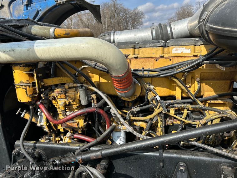 image for item EK4163 2000 Peterbilt 379 semi truck