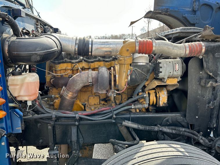 image for item EK4163 2000 Peterbilt 379 semi truck