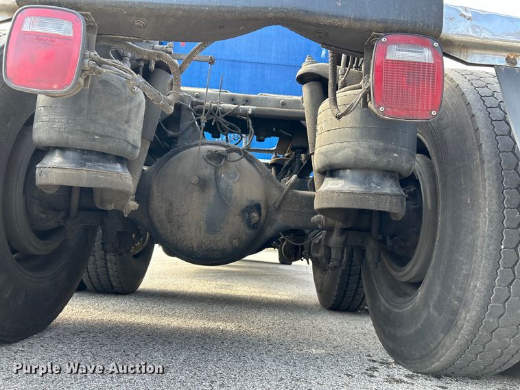 image for item EK4163 2000 Peterbilt 379 semi truck