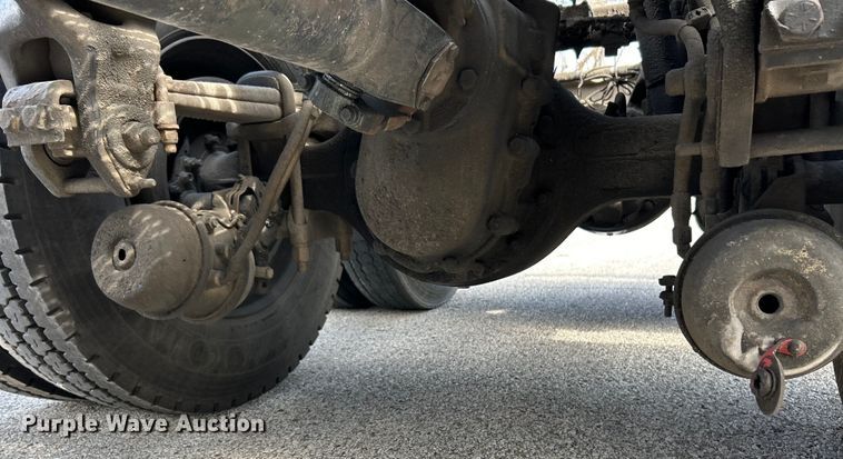 image for item EK4163 2000 Peterbilt 379 semi truck