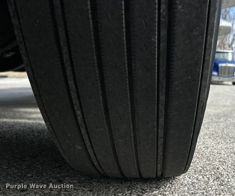 image for item EK4163 2000 Peterbilt 379 semi truck