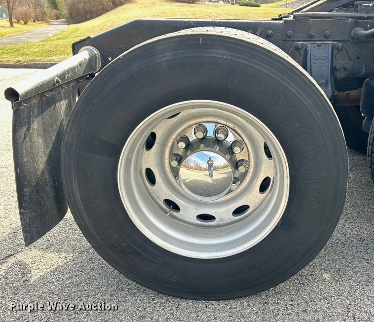 image for item EK4163 2000 Peterbilt 379 semi truck