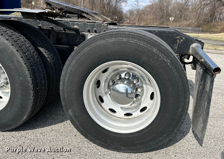 image for item EK4163 2000 Peterbilt 379 semi truck