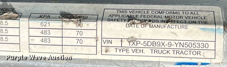 image for item EK4163 2000 Peterbilt 379 semi truck