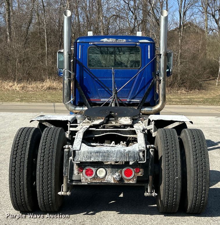 image for item EK4165 2014 Mack CHU613 semi truck