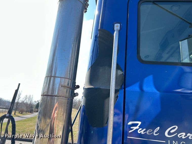 image for item EK4165 2014 Mack CHU613 semi truck