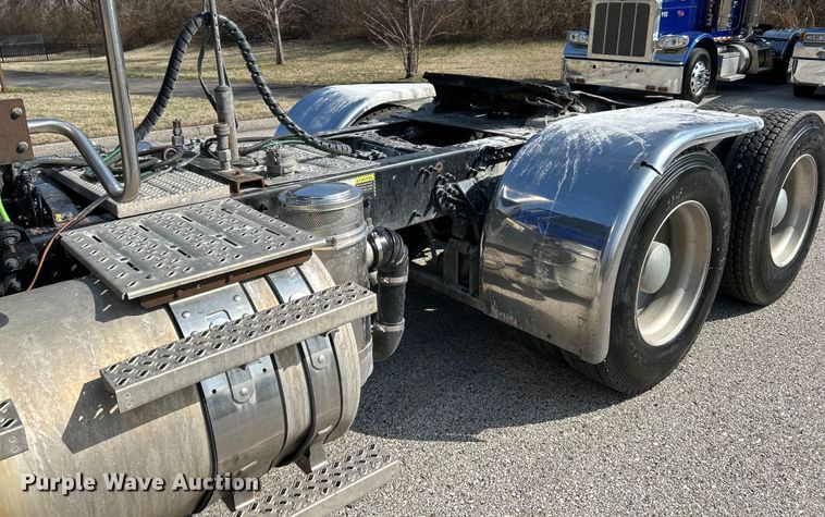 image for item EK4165 2014 Mack CHU613 semi truck