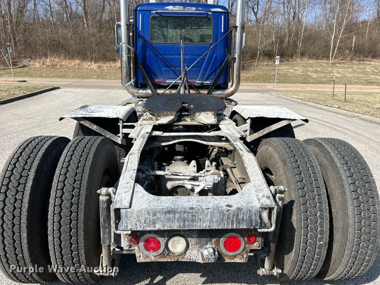 image for item EK4165 2014 Mack CHU613 semi truck