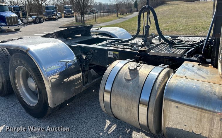 image for item EK4165 2014 Mack CHU613 semi truck