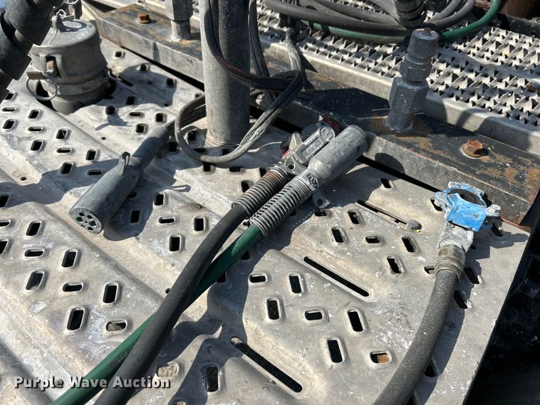 image for item EK4165 2014 Mack CHU613 semi truck