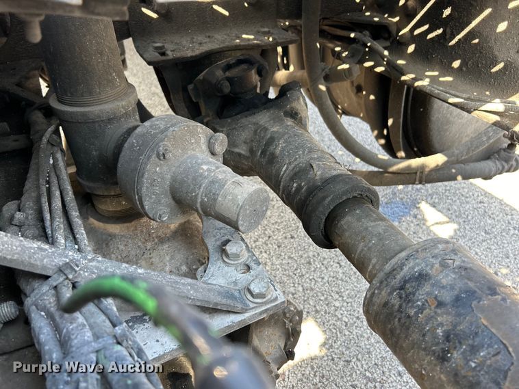 image for item EK4165 2014 Mack CHU613 semi truck