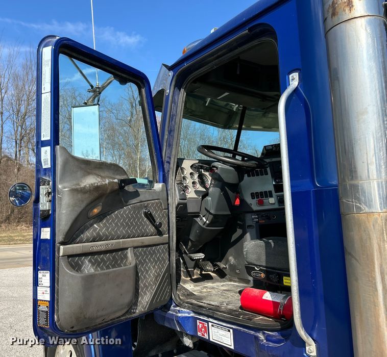 image for item EK4165 2014 Mack CHU613 semi truck