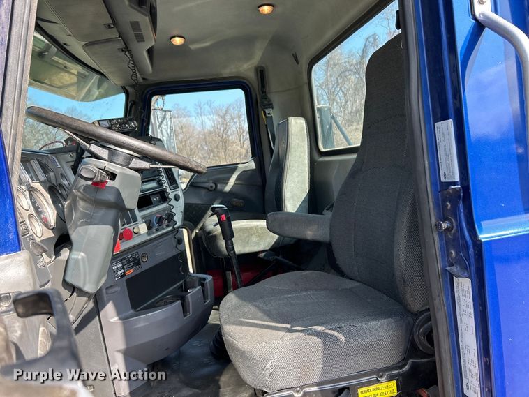 image for item EK4165 2014 Mack CHU613 semi truck