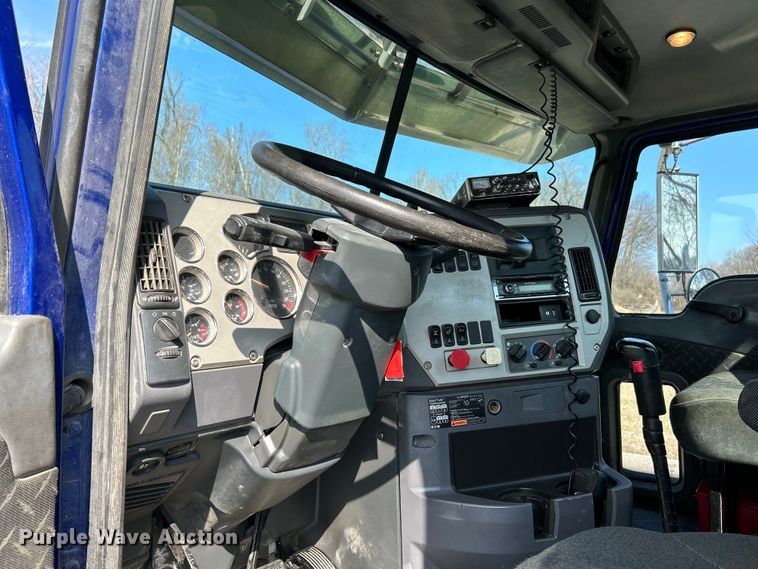 image for item EK4165 2014 Mack CHU613 semi truck