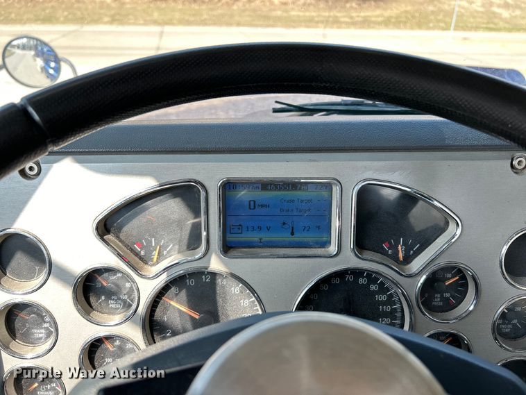 image for item EK4165 2014 Mack CHU613 semi truck