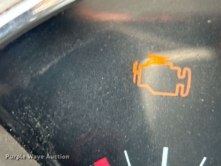 image for item EK4165 2014 Mack CHU613 semi truck