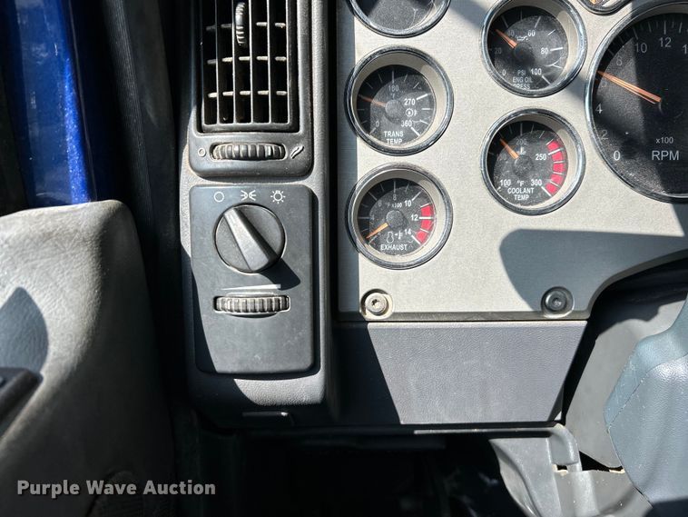 image for item EK4165 2014 Mack CHU613 semi truck