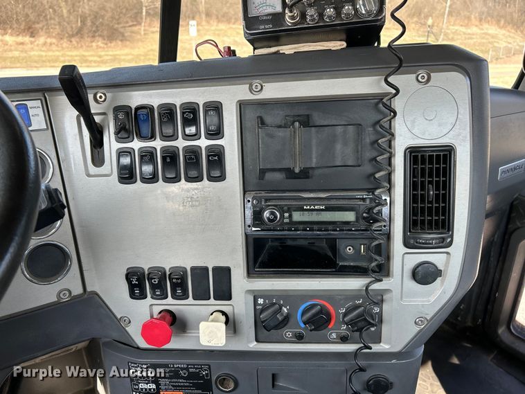 image for item EK4165 2014 Mack CHU613 semi truck