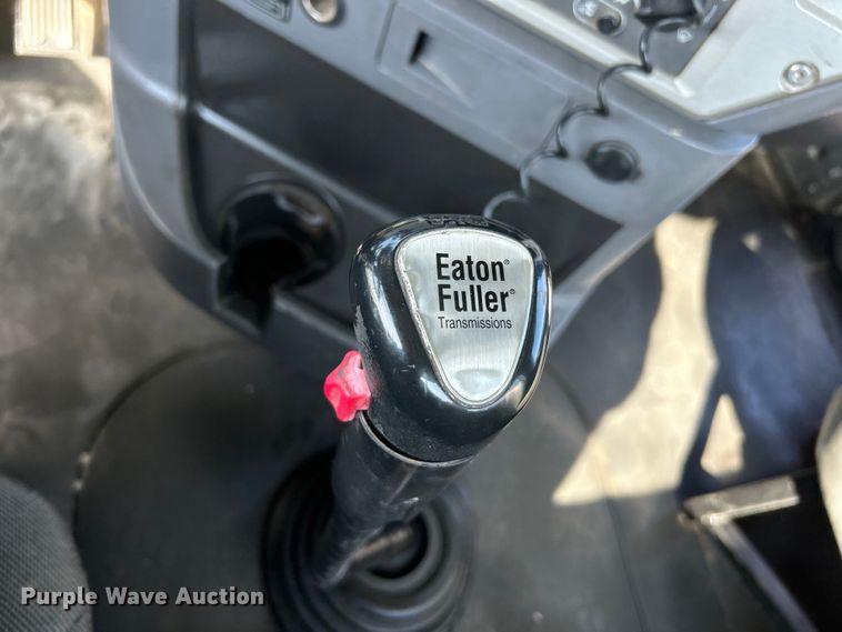 image for item EK4165 2014 Mack CHU613 semi truck