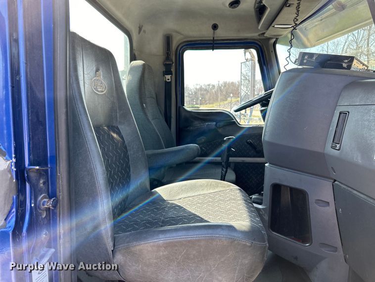 image for item EK4165 2014 Mack CHU613 semi truck