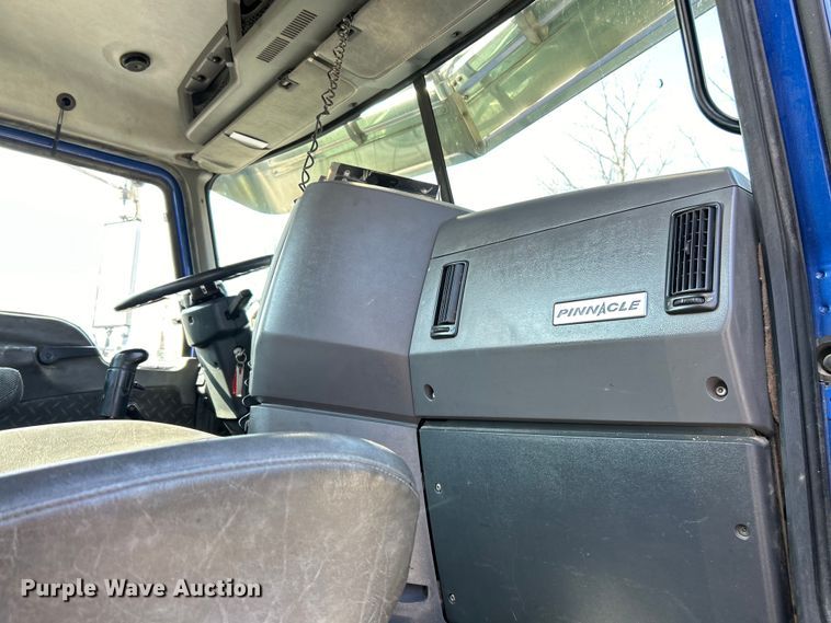 image for item EK4165 2014 Mack CHU613 semi truck