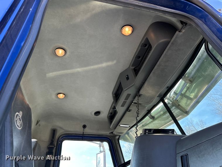 image for item EK4165 2014 Mack CHU613 semi truck