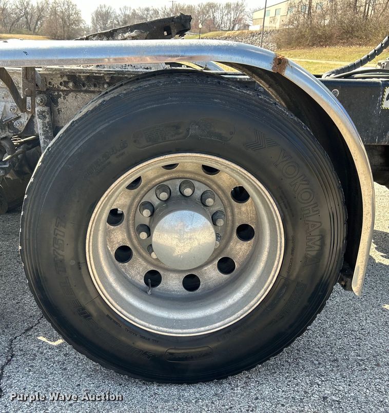 image for item EK4165 2014 Mack CHU613 semi truck