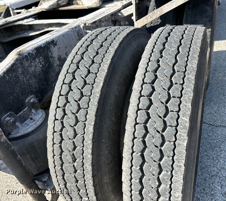 image for item EK4165 2014 Mack CHU613 semi truck