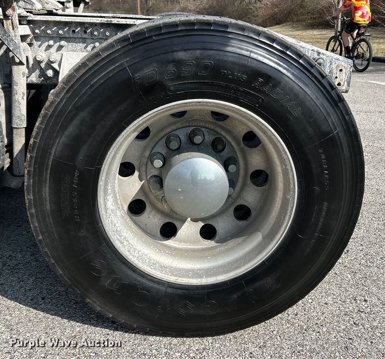 image for item EK4165 2014 Mack CHU613 semi truck