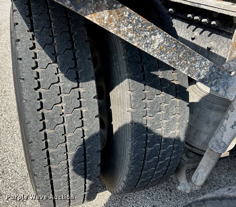 image for item EK4165 2014 Mack CHU613 semi truck