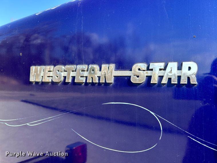 image for item EK4166 1998 Western Star 4964FX semi truck