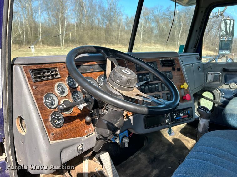 image for item EK4166 1998 Western Star 4964FX semi truck