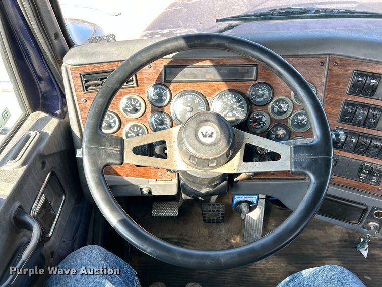 image for item EK4166 1998 Western Star 4964FX semi truck