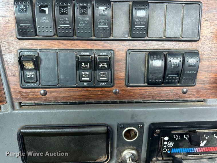 image for item EK4166 1998 Western Star 4964FX semi truck