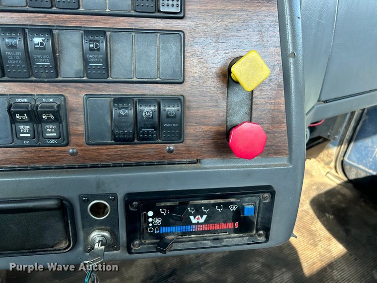 image for item EK4166 1998 Western Star 4964FX semi truck