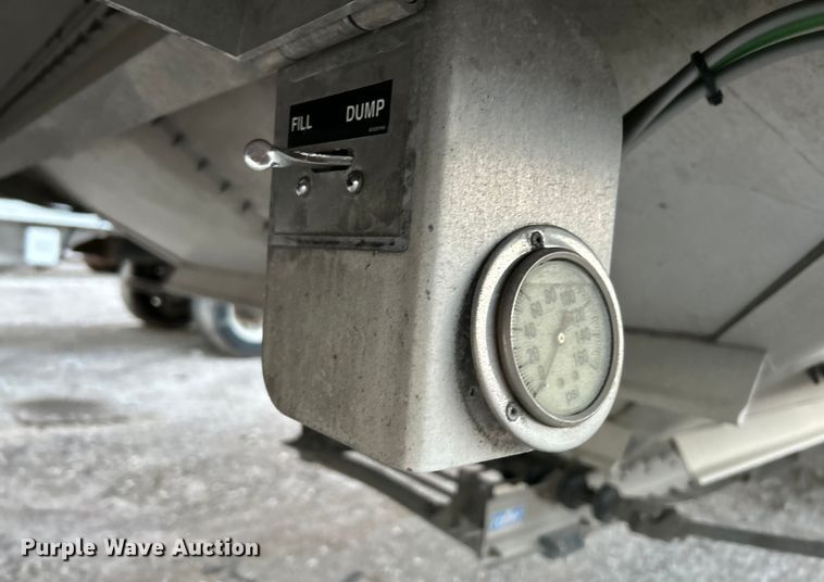 image for item EK4168 2015 Wilson DWH-5000 grain trailer