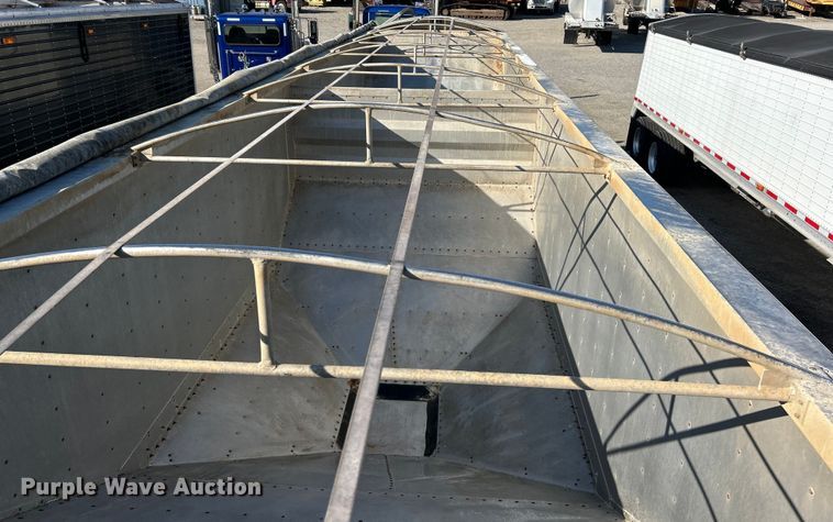 image for item EK4168 2015 Wilson DWH-5000 grain trailer