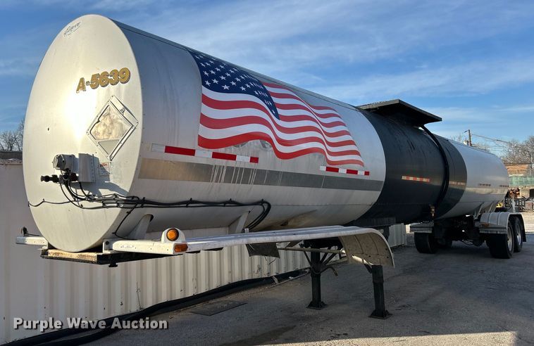 image for item EK4173 2008 Etnyre  T5973 tank trailer