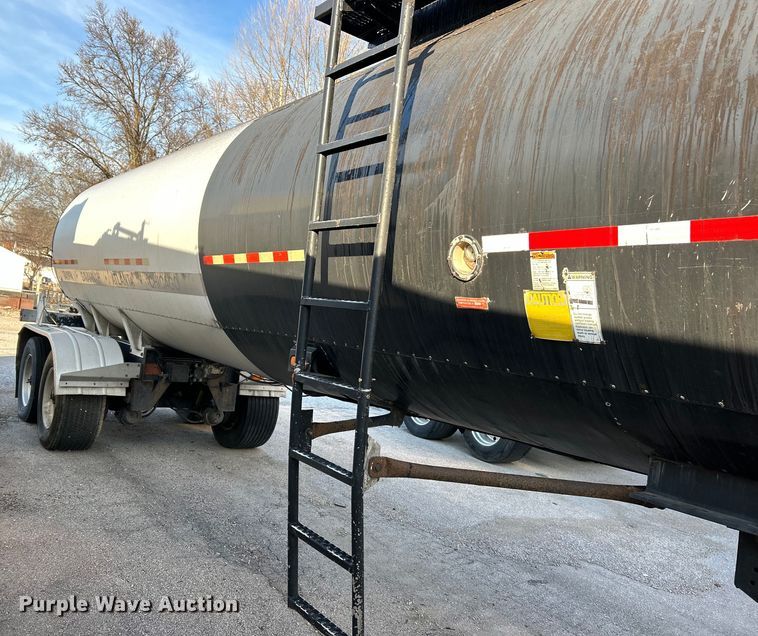 image for item EK4173 2008 Etnyre  T5973 tank trailer